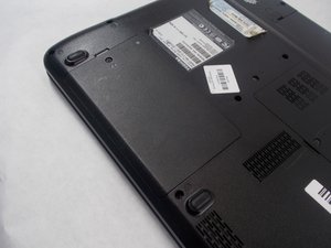 Langkah 1 — Matikan Laptop dan Siapkan Alat
