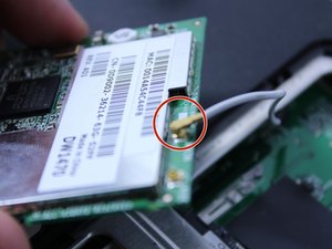Langkah 4 — Lepaskan Kabel Wi-Fi