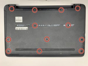 Langkah 2 — Membuka Tutup Bawah Laptop