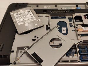 Langkah 5 — Memasang Hard Drive Baru