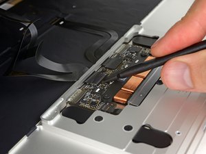 Langkah 9 — Lepaskan Kabel Trackpad