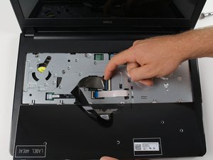 Langkah 2 — Mengakses Bagian Belakang Laptop