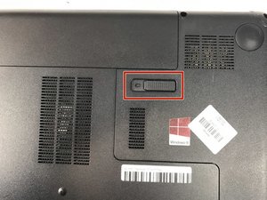 Langkah 2 — Menghilangkan Panel Servis