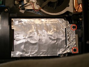 Langkah 3 — Mengeluarkan Hard Drive