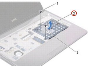 Langkah 3 — Mengangkat Hard Drive