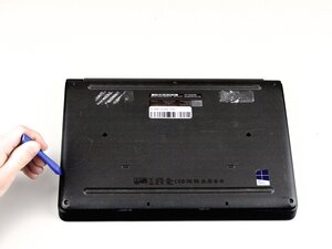 Langkah 1 — Membuka Bagian Belakang Laptop