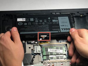 Langkah 5 — Lepaskan Kabel Daya