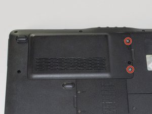 Langkah 1 — Buka Panel Bawah Laptop