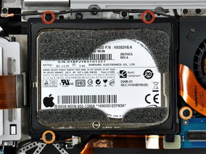 Langkah 5 — Lepaskan Logic Board dari Casing