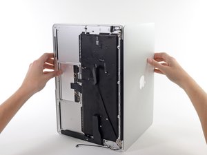Langkah 5 — Mengeluarkan Hinge dan Melepas Layar