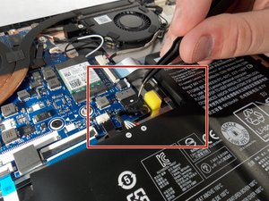 Langkah 5 — Lepaskan Kabel Baterai