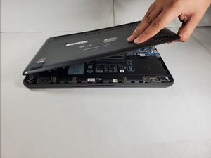 Langkah 2 — Mengangkat Casing Belakang