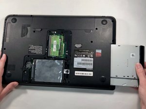 Langkah 3 — Mengakses Port Charger