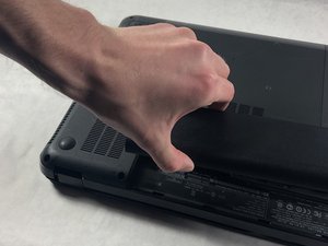 Langkah 2 — Lepaskan Hard Drive
