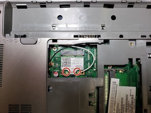 Langkah 7 — Menghubungkan Kabel Layar