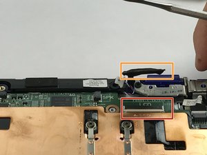 Langkah 9 — Lepaskan Kabel Display
