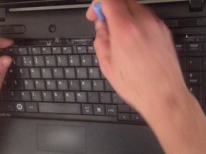 Langkah 3 — Lepaskan Keyboard