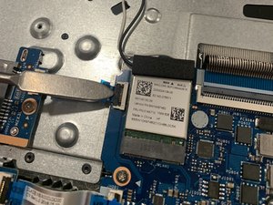 Langkah 7 — Lepaskan Tab dari Motherboard