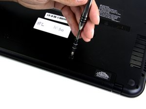 Langkah 2 — Mengakses Bagian Dalam Laptop