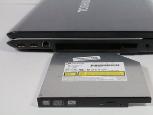 Langkah 7 — Mengeluarkan Optical Drive dari Laptop