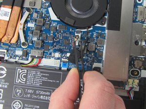 Langkah 3 — Lepaskan Kabel Kipas Pada PCB
