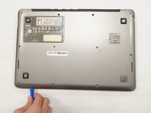 Langkah 1 — Membuka Casing Laptop