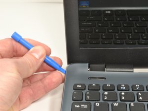 Langkah 5 — Lepaskan Kabel Keyboard dan Touchpad