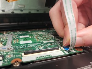 Langkah 5 — Lepaskan semua kabel yang terhubung ke motherboard