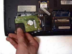 Langkah 3 — Mengganti Hard Drive