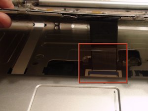 Langkah 4 — Menghubungkan Ulang Kabel Keyboard