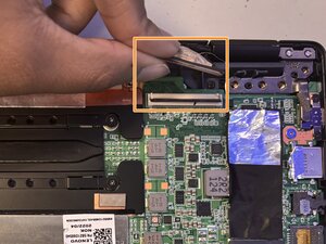 Langkah 3 — Menghubungkan Kabel Layar