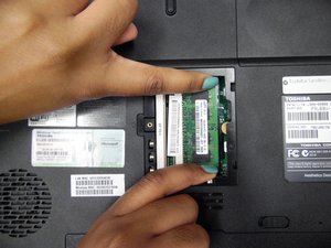 Langkah 4 — Pasang Chip RAM Baru