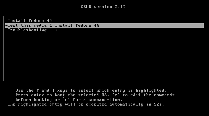 Menu boot Fedora 44 dengan pilihan Install Fedora dan Test this media
