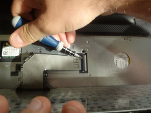Langkah 3 — Lepaskan Kabel Keyboard