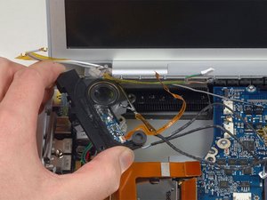 Langkah 8 — Mengangkat Speaker Kiri
