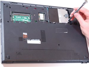 Langkah 3 — Lepaskan dan Ganti Hard Drive