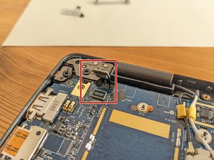 Langkah 9 — Menghubungkan Kabel Lainnya
