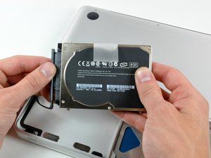 Langkah 3 — Pasang hard drive baru dengan benar