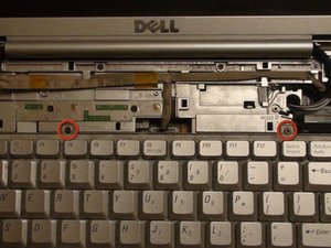 Langkah 3 — Mengangkat Keyboard