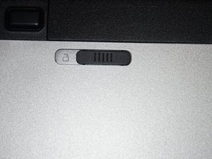 Langkah 2 — Menghilangkan Tutup Hinge