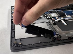 Langkah 5 — Lepaskan speaker dari casing