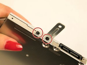 Langkah 2 — Lepaskan Bracket Optical Drive