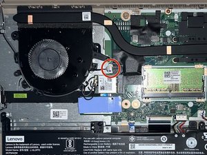 Langkah 3 — Lepaskan Kabel Kipas