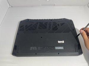 Langkah 1 — Membuka Tutup Bawah Laptop