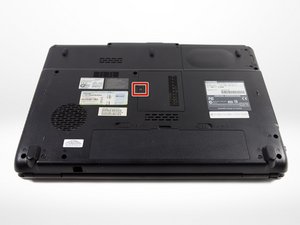 Langkah 1 — Matikan Laptop dan Buka Panel Bawah