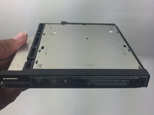 Langkah 3 — Buka Disk Drive yang Terjepit