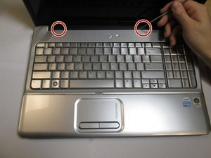 Langkah 2 — Lepaskan Kerangka Keyboard