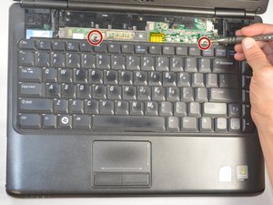 Langkah 6 — Lepaskan Kabel Keyboard