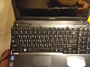 Langkah 3 — Lepaskan Kabel Keyboard dari Papan Utama