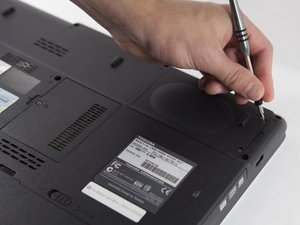 Langkah 2 — Lepaskan Panel Penyimpanan